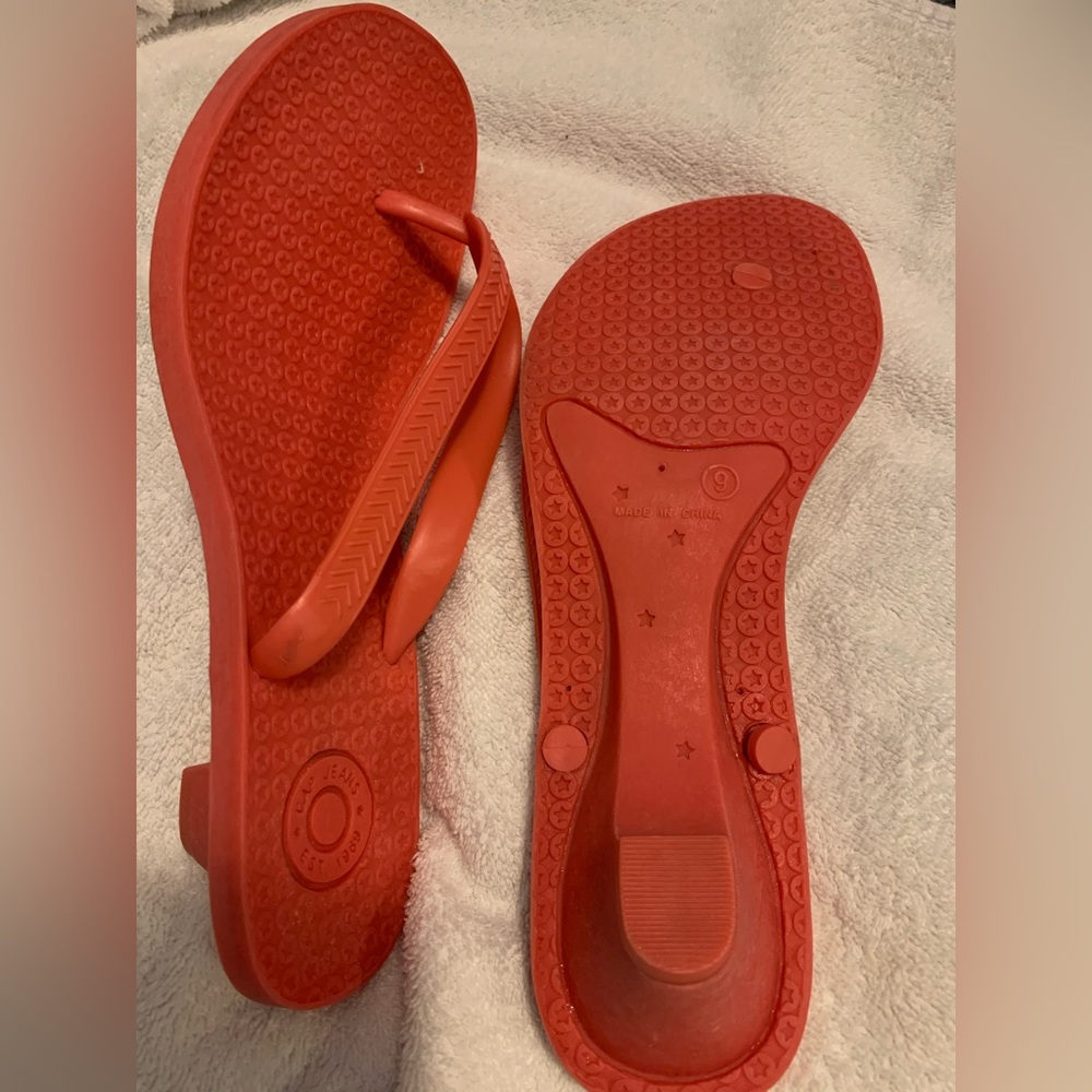 ✨⚡️💥GAP JEANS EST 1969 Red Flip Flops - Picture 2 of 10